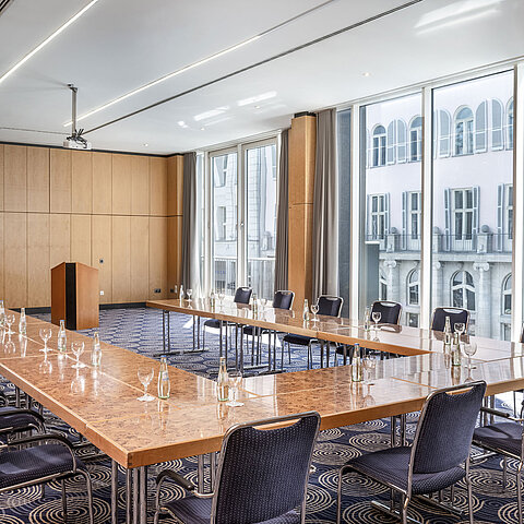 Conference room Salon II at Maritim proArte Hotel Berlin, large U-shaped table with outside view.