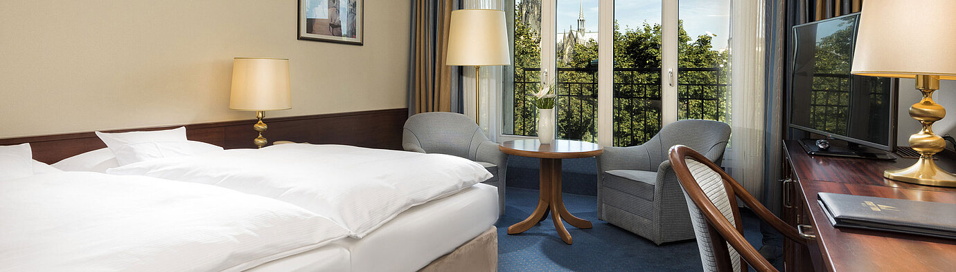 Superior room Superior double room at Maritim Hotel Cologne with cozy decor and view of the Cologne Cathedral.