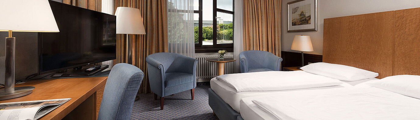 Classic room Classic room at Maritim Hotel Fulda with a cozy double bed, desk, seating area, and large window.