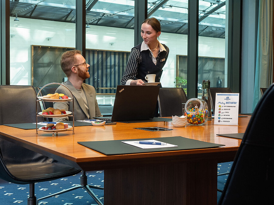 Bright meeting room with personal service at Maritim Hotel Düsseldorf
