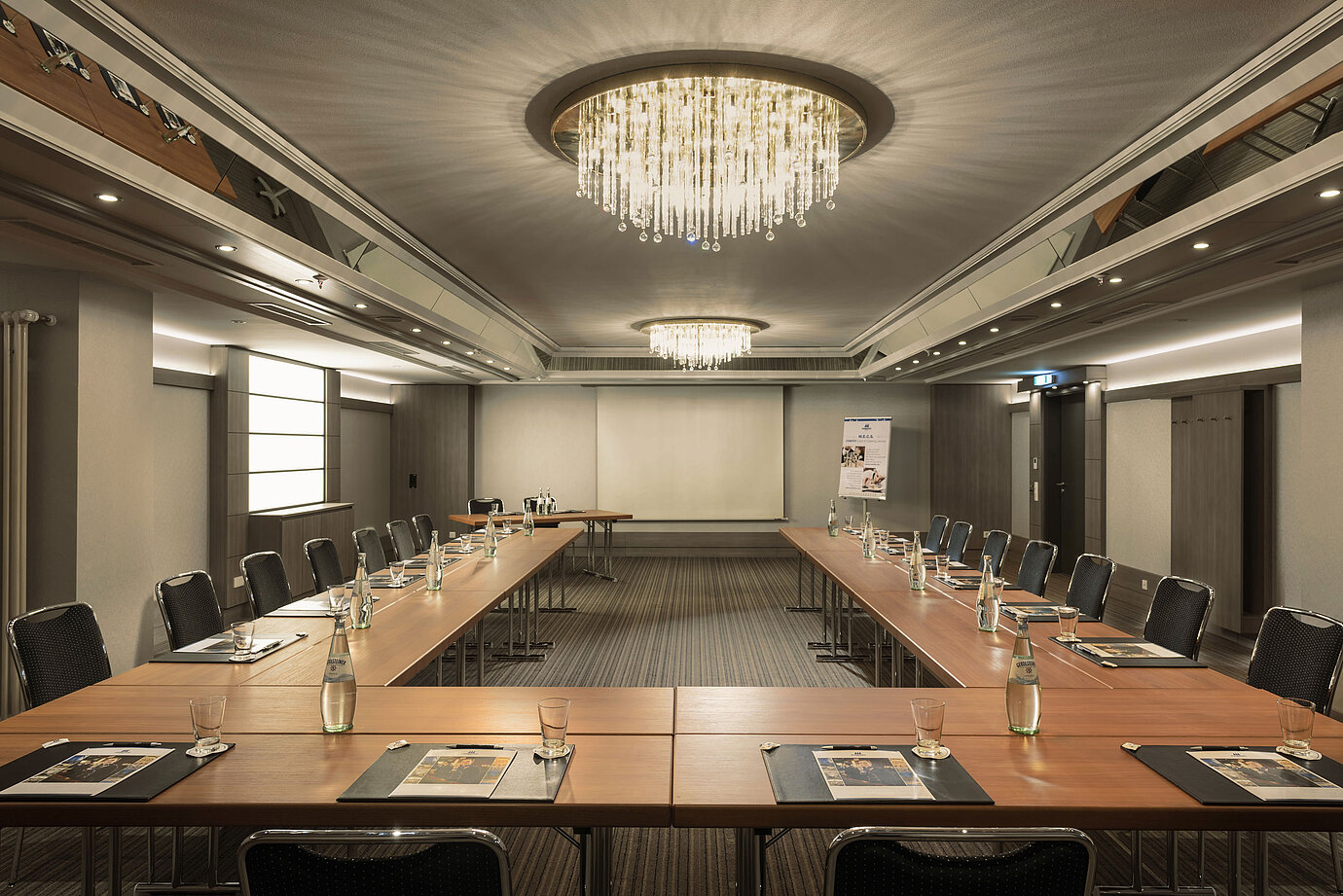 U-shape seating, water bottles and modern equipment at the Maritim Hotel Munich