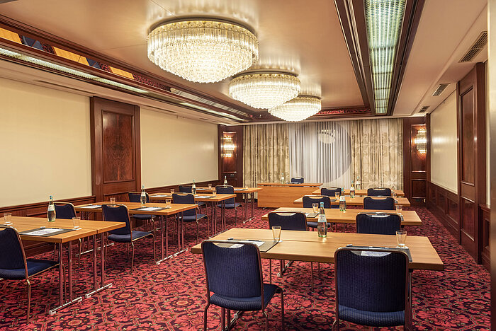 Salon Bonn at Maritim Cologne, the room is set up for an event with tables, chairs, and water bottles.