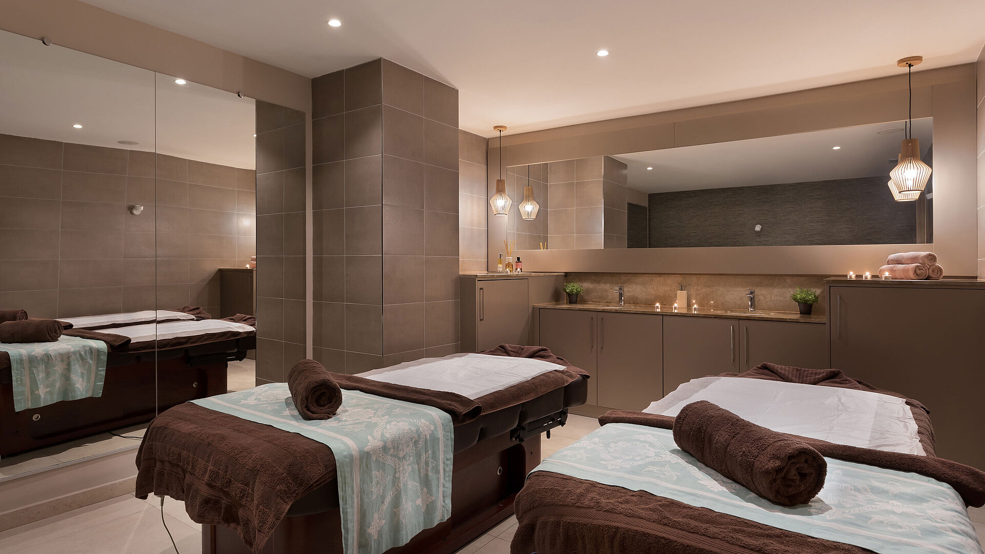 Spa area Elegant spa area at Maritim Antonine Hotel & Spa Malta with two massage beds, a warm ambience and a relaxing atmosphere.
