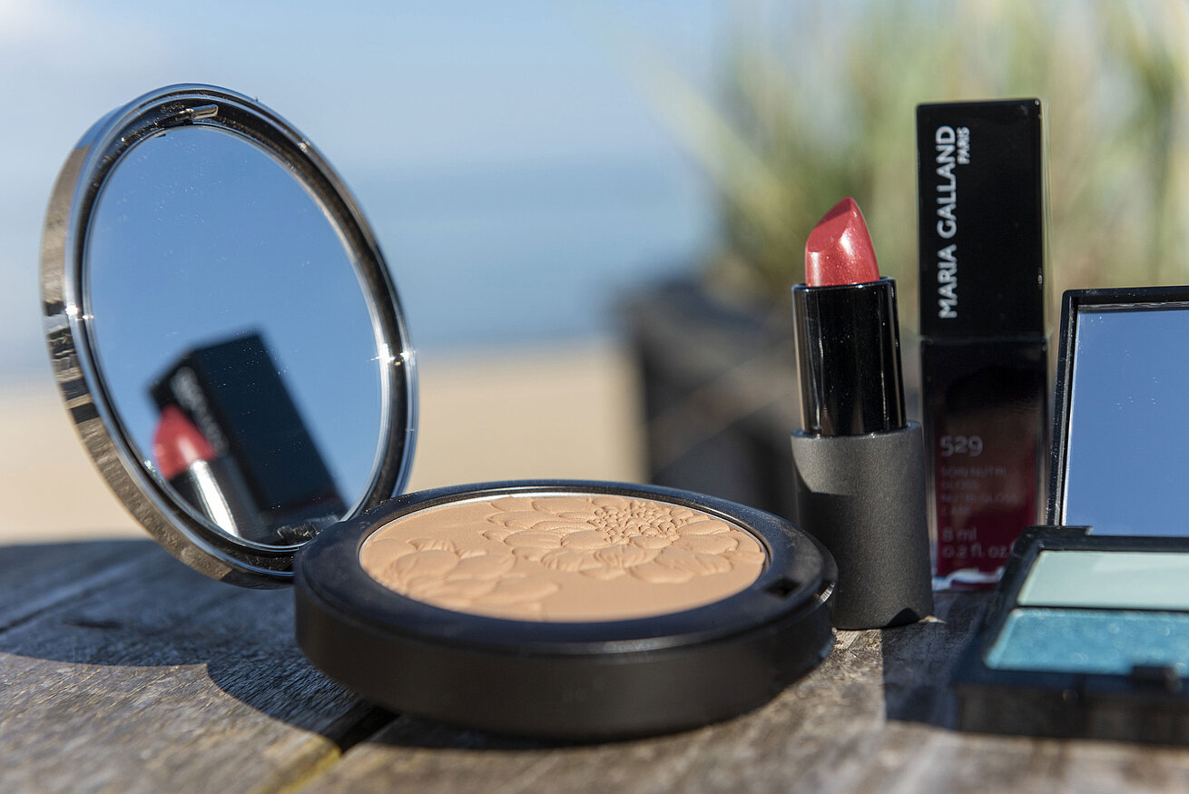 Cosmetics Close-up of makeup products like powder and lipstick by Maria Galland, on the beach of Maritim Hotel Timmendorfer Strand.