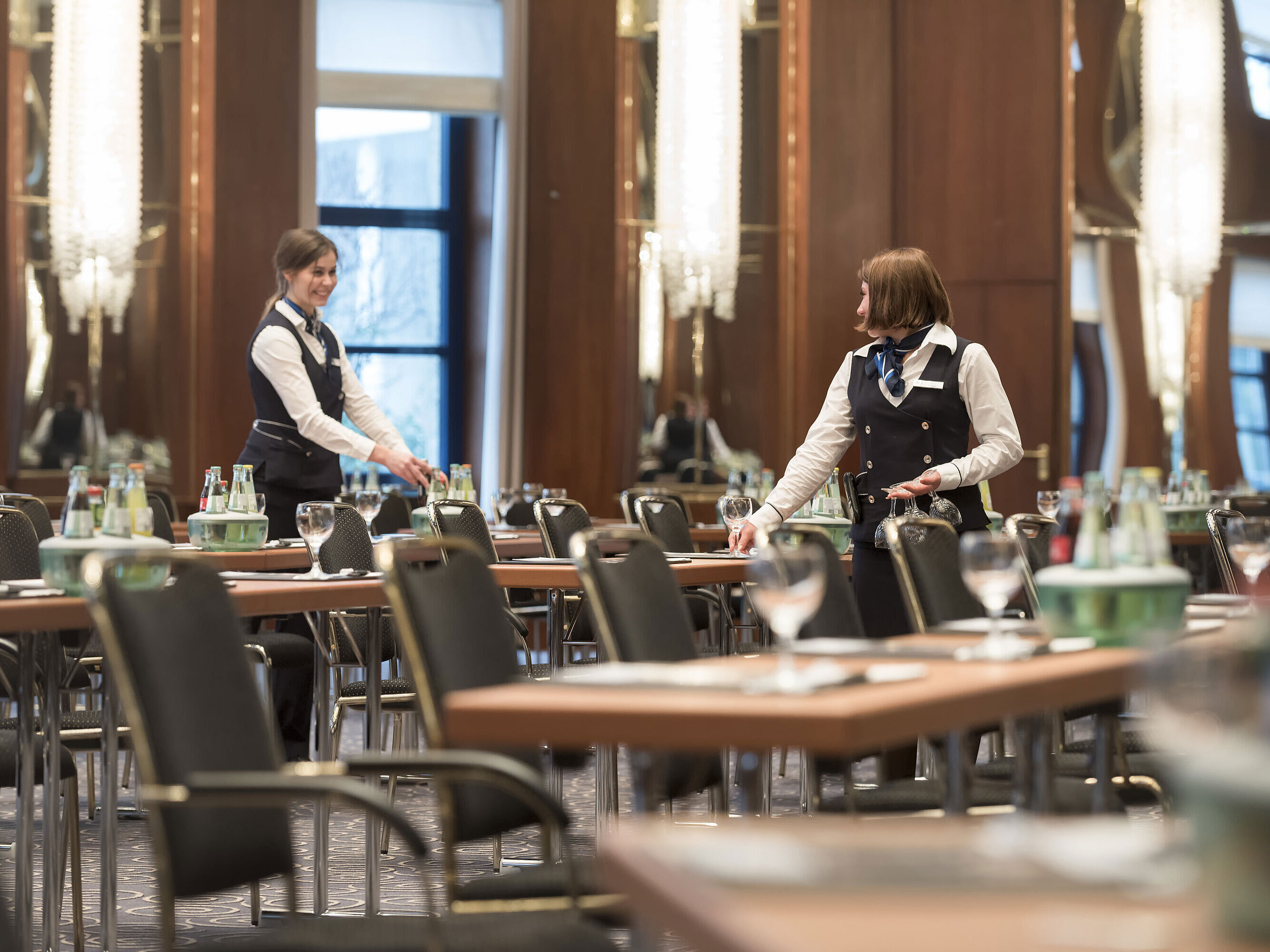 The image shows Beethoven Hall at Maritim Hotel Bonn, set up for conferences with drinks and service staff.