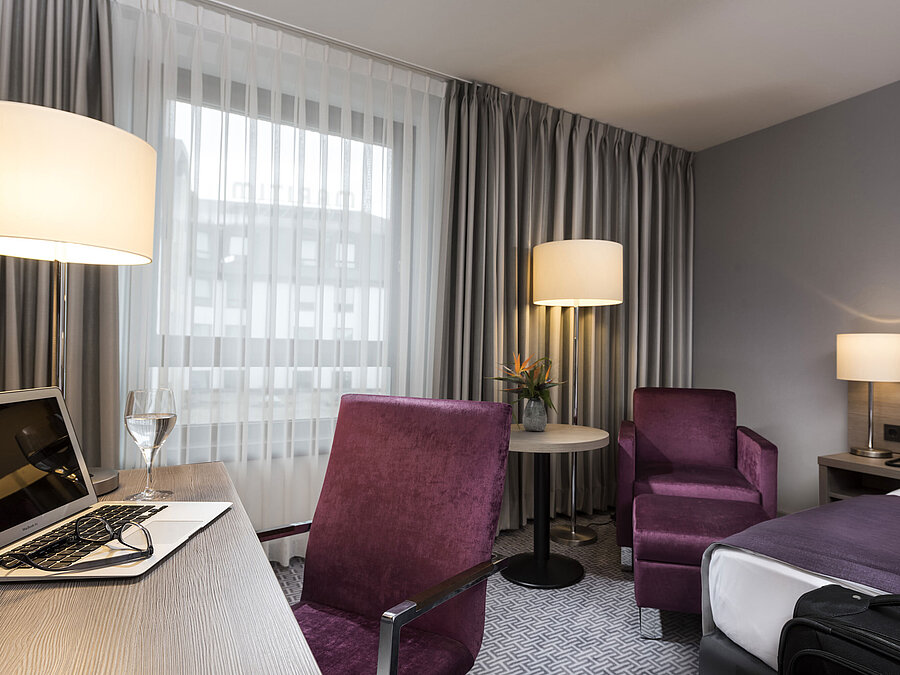 Stylish single room at Maritim Hotel Königswinter with desk, armchair, and modern design.