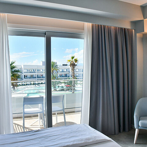 Poolview room | Maritim Resort Calabria
