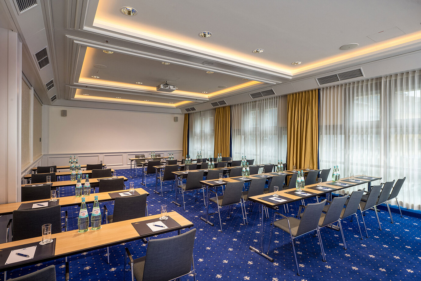 Salon Beatrix at Maritim Hotel Würzburg with classroom-style seating for meetings and seminars