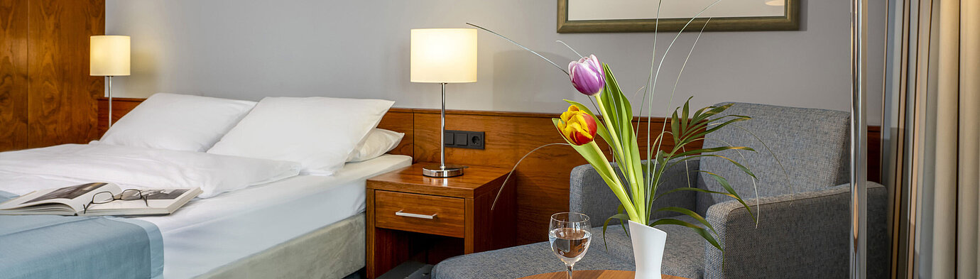 Comfort double room at Maritim Hotel Darmstadt with stylish decor, cozy seating area, and modern accents.