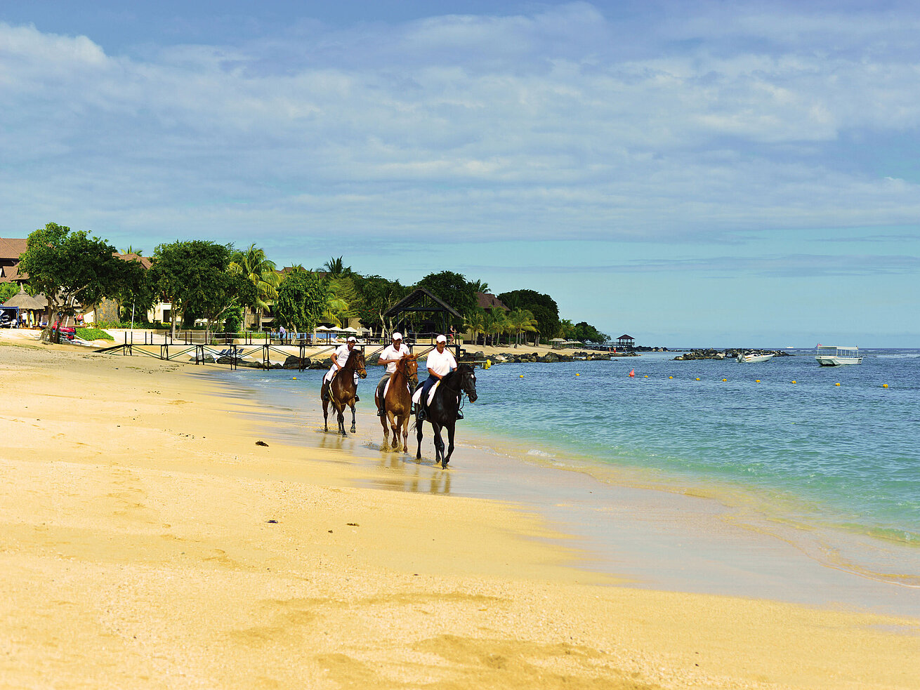 Riding on the beach | Maritim Hotel Mauritius