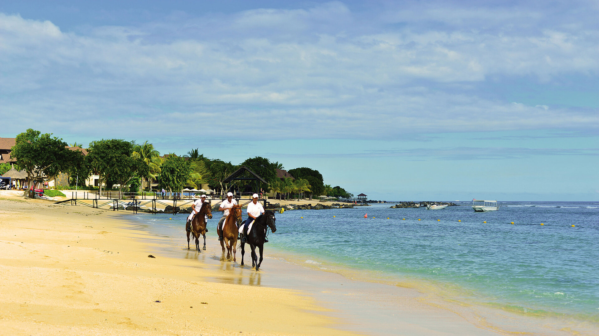 Riding on the beach | Maritim Hotel Mauritius