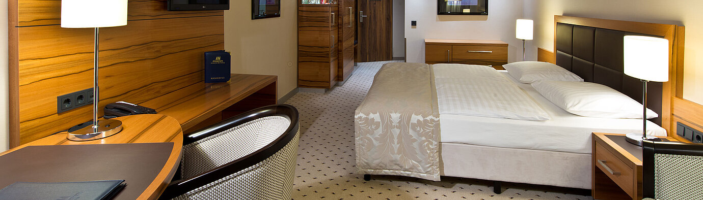 Comfortable Classic room at Maritim Hotel Bad Homburg with modern design and desk.