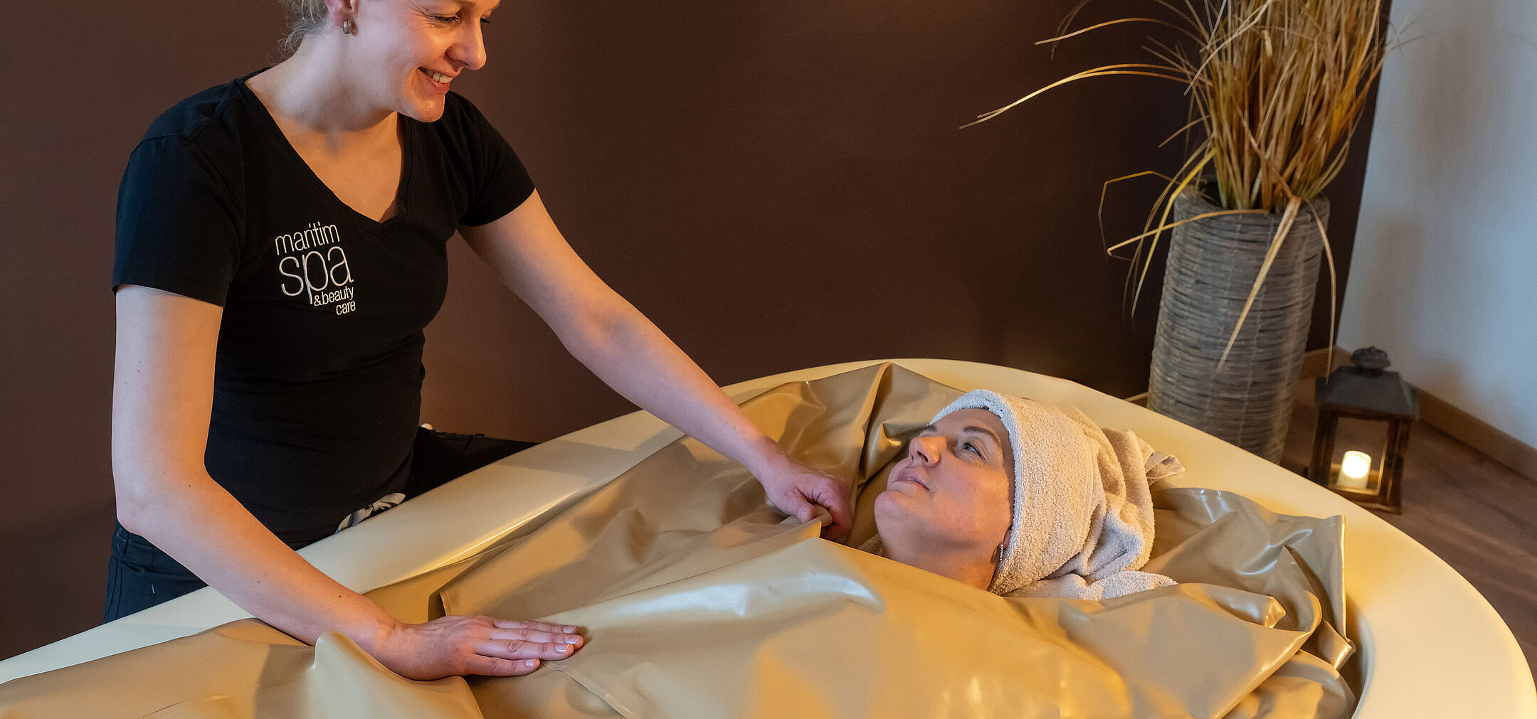 Guest enjoying a relaxing wellness treatment in the spa area of a Maritim hotel.