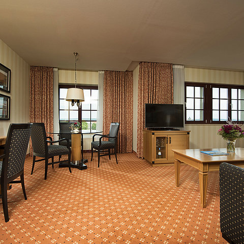 Junior Suite at Maritim Hotel Dresden with stylish seating area, large desk, and modern design.