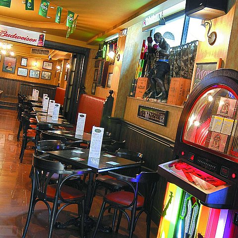 English Pub "120 Bar" | Maritim Antonine Hotel & Spa Malta